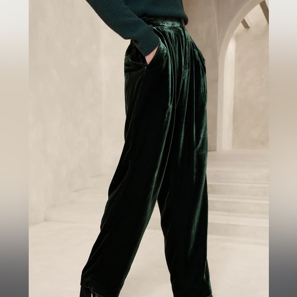 New! BANANA REPUBLIC Velvet Pant in Rich Dark Green, Size 12 (also in 14!)